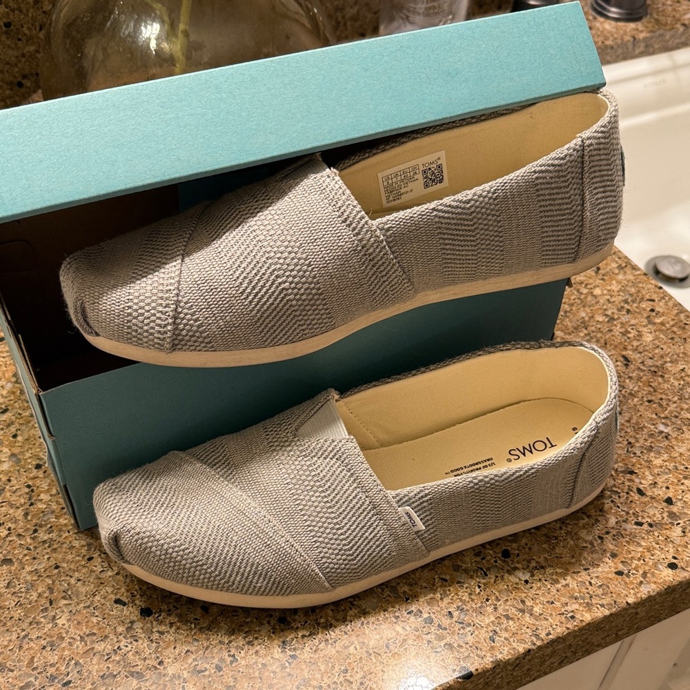 TOMS Women's Taupe Knit Loafers